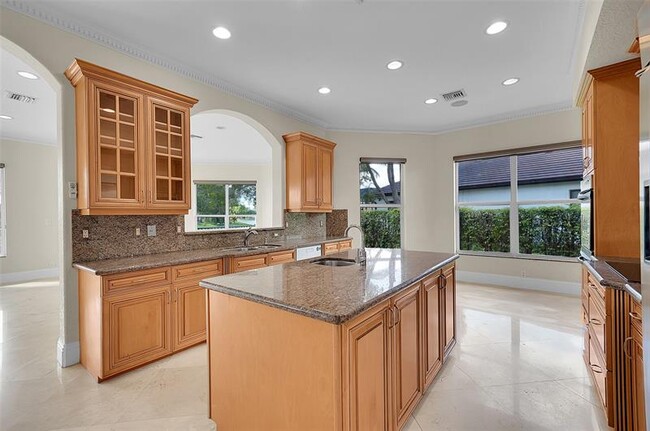 Building Photo - 11012 NW 70th Ct