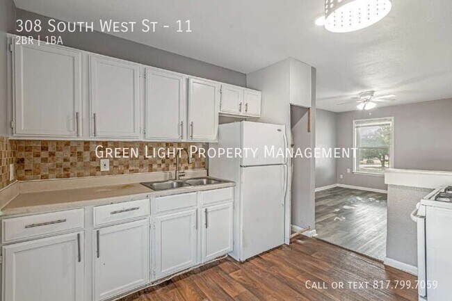 Building Photo - 308 South West St-11