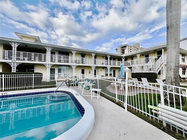 Building Photo - 2840 NE 33rd Ct