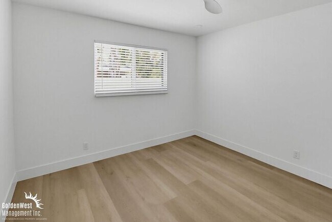 Building Photo - Beautifully Renovated 3Bdm 2Ba Apartment Home in San Diego!