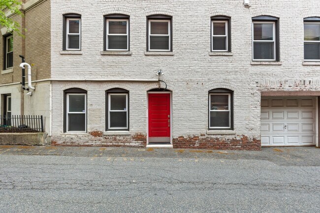 Building Photo - 195 Saint Paul St