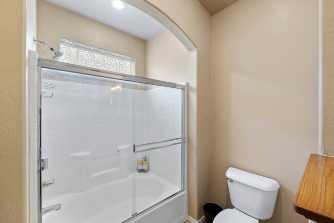 Building Photo - 5529 N Bremont Ct