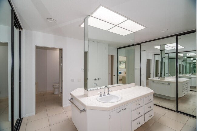 Building Photo - 645 Hospitality Dr