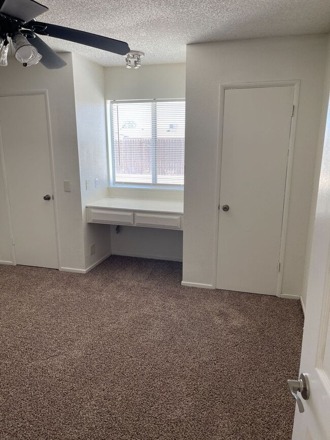 Building Photo - 4 BEDROOM APPLE VALLEY HOME ON CUL DE SAC!