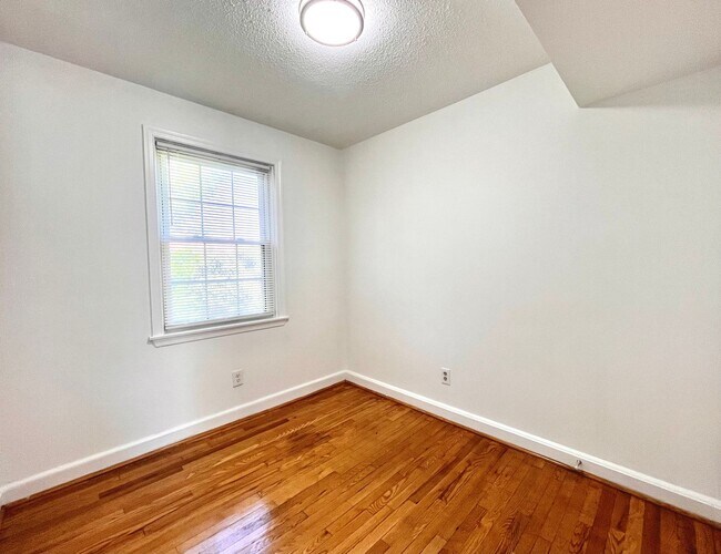 Building Photo - 2115 Suitland Terrace SE