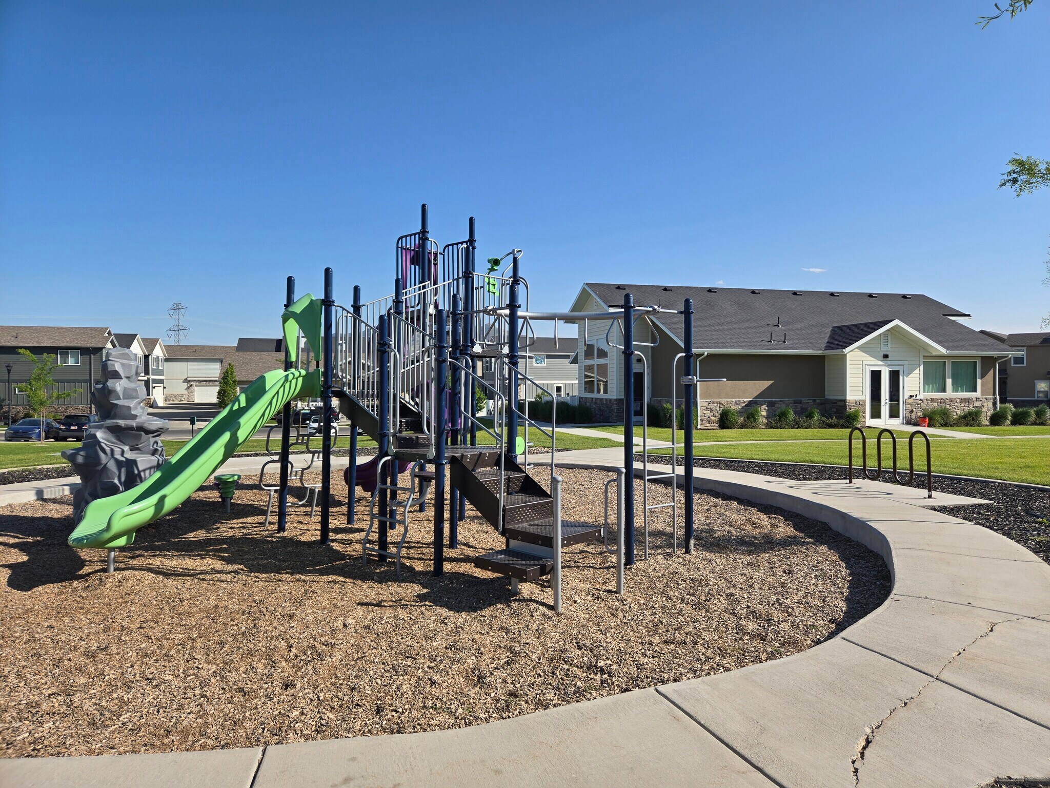 Building Photo - 8620 N Cottonwood Aly