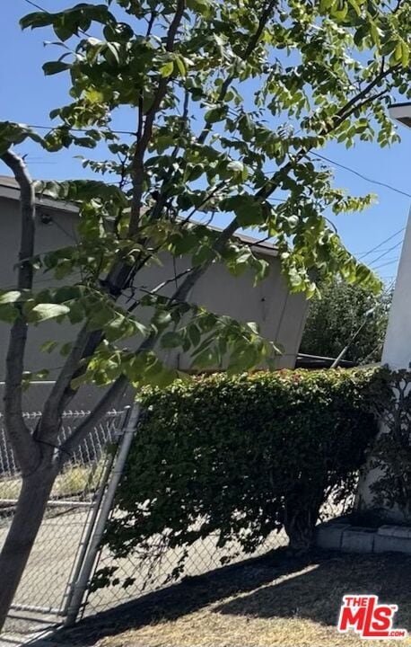 Building Photo - 6521 Beck Ave