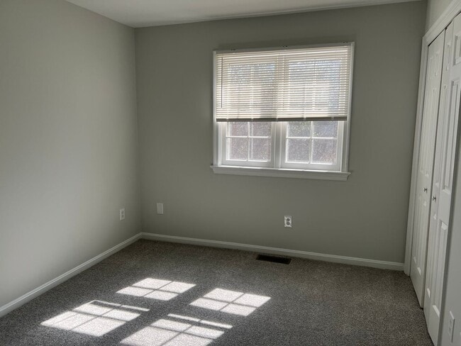 Building Photo - Well Appointed  and Updated Townhome in Downtown Bethesda