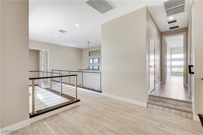 Building Photo - 64 Grey Feather Dr