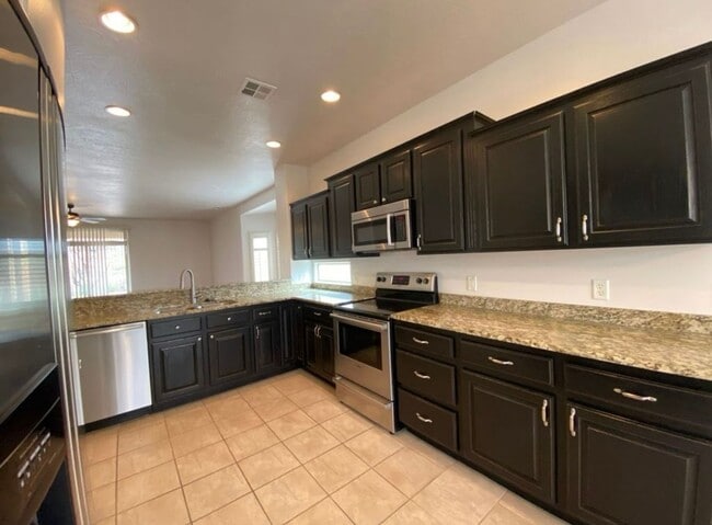 Building Photo - SPACIOUS HOME FOR RENT IN CORAL CANYON
