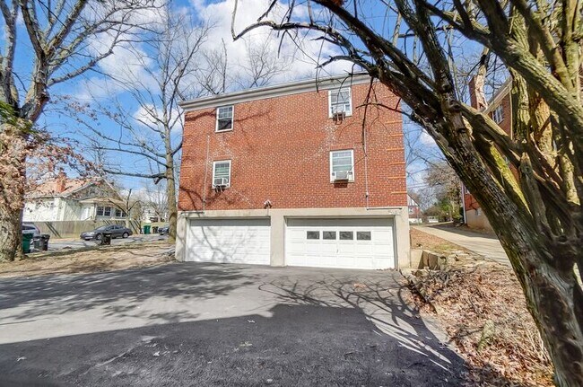 Building Photo - 2769 Losantiville Ave