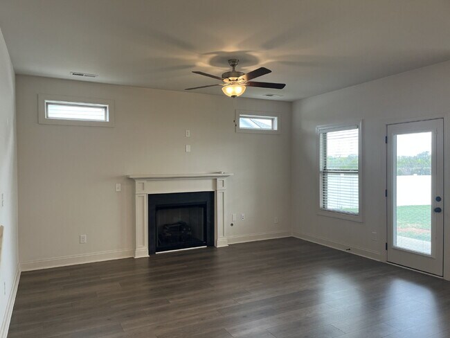 Building Photo - "Spacious 4-Bedroom Retreat with 3.5 Baths in Charming Mt. Juliet!"