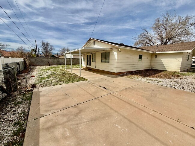 Building Photo - Pet-Friendly 4-BR Home in Santa Clara with RV Parking