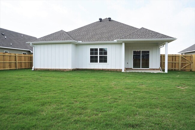Building Photo - 3 Bedroom, 2 Bath Home in Valley View- PRE...