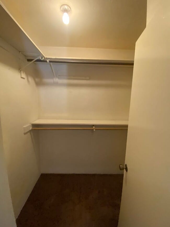 Building Photo - spacious one bedroom loft in Hanford