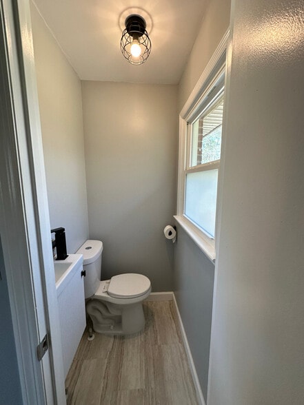 Building Photo - 104 Duke Rd