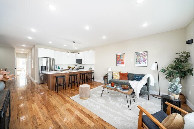 Building Photo - 275 Pearsall Ave