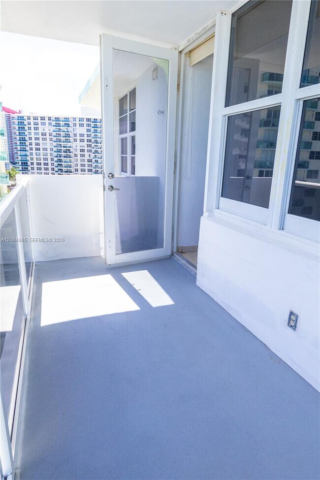 Building Photo - 3725 S Ocean Dr