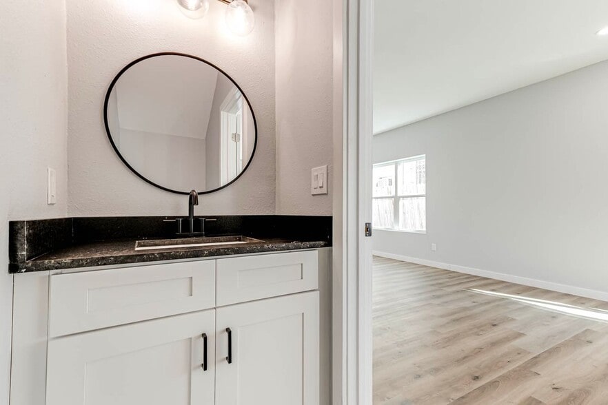 Building Photo - 811 Nevada St