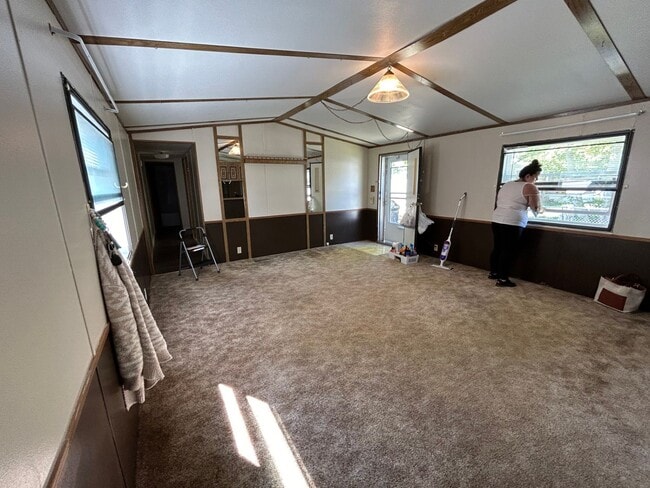 Building Photo - 3 Bed 2 Bath Mobile Home W/ Many Amenities...