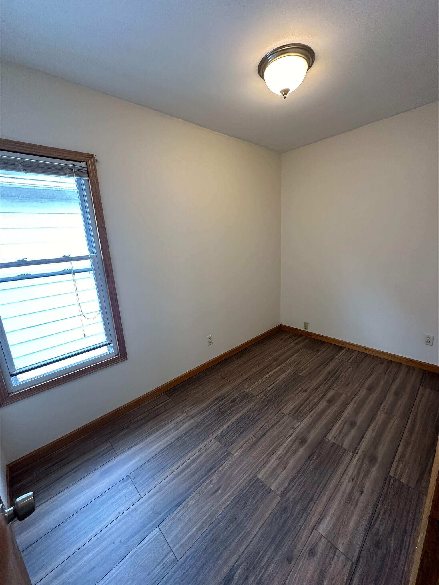 Bonus Room - 2622 N Newhall St