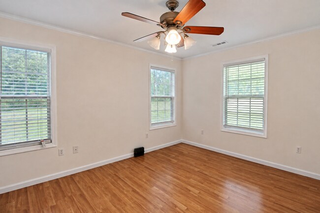 Building Photo - 700 Purvin Lollar Rd