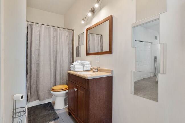 Building Photo - 2 Story Home in Botanical Heights (Optiona...