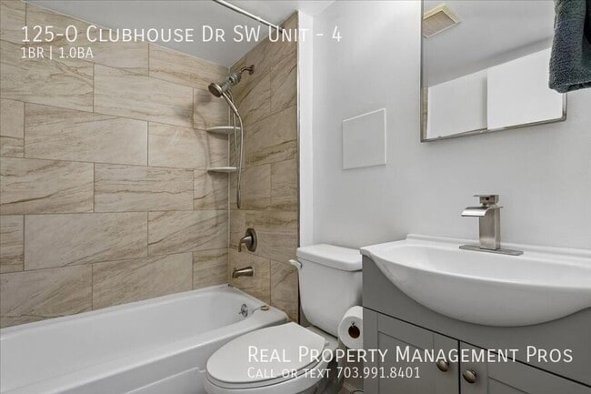 Building Photo - 125 Clubhouse Dr SW