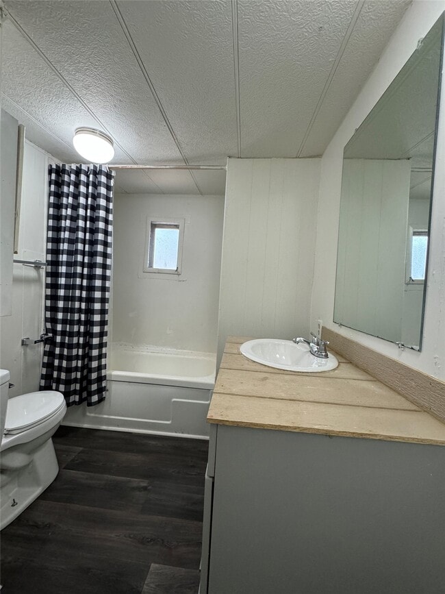 Building Photo - 104 N 1st St