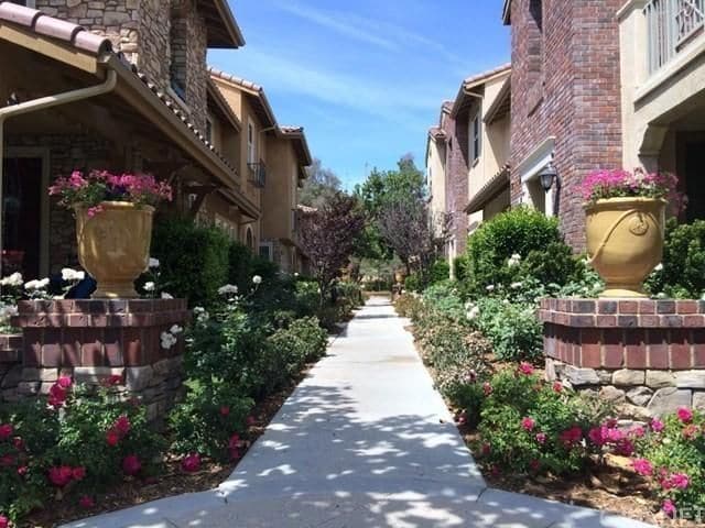 Building Photo - Valencia - Gorgeous 3 + 2.5 West Hills Condo