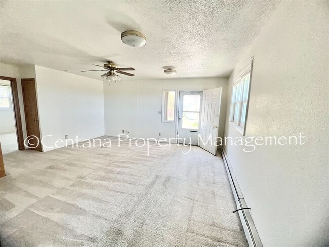 Building Photo - Cute 2 bedroom 1 bath Uptown!