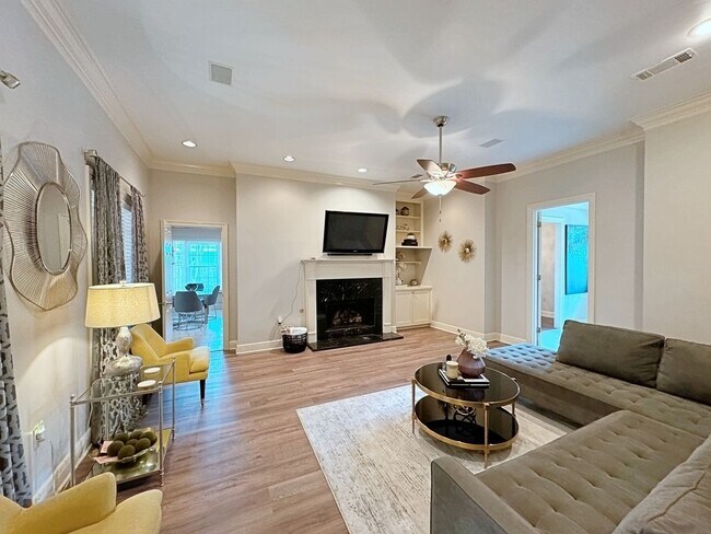 Building Photo - Beautiful Furnished home off Perkins Rd.