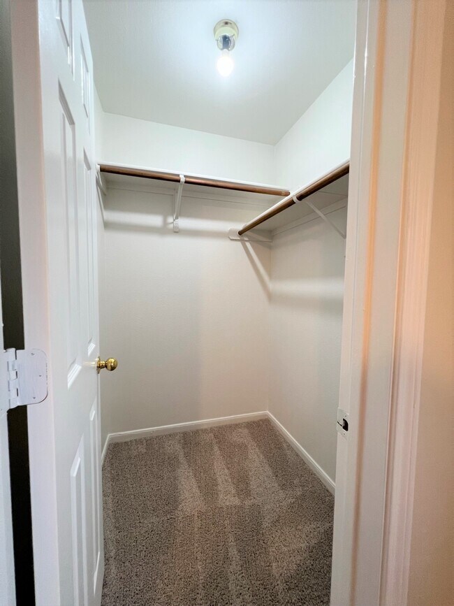 Building Photo - 740 Winborne Way