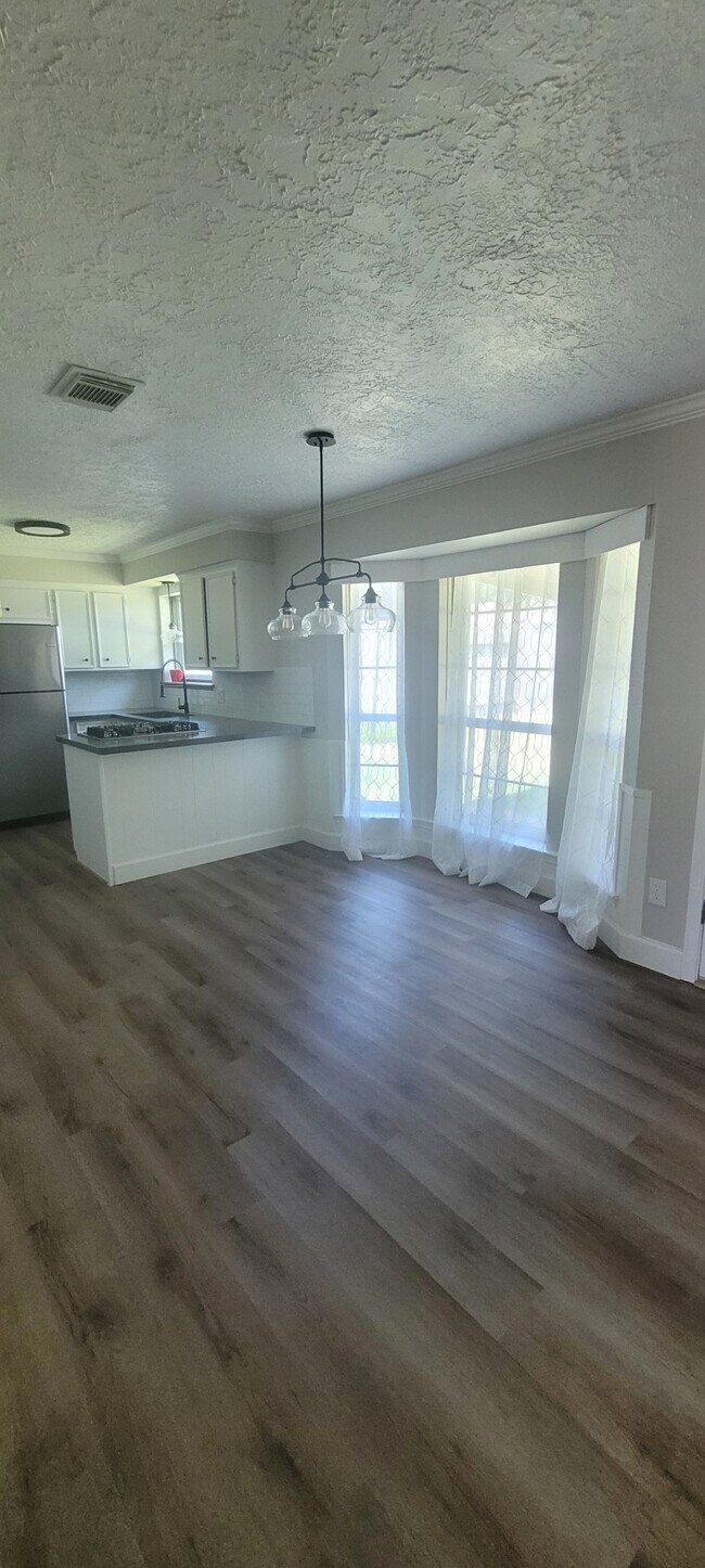 Building Photo - 1807 Sleepy Creek Way
