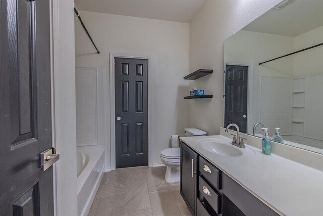 Building Photo - 407 Greener Dr