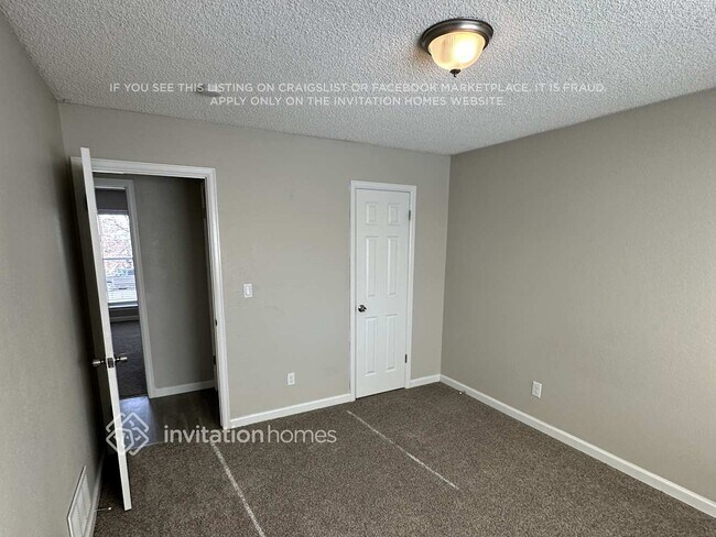 Building Photo - 21320 E Aberdeen Pl