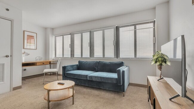 Building Photo - 301 Chestnut St
