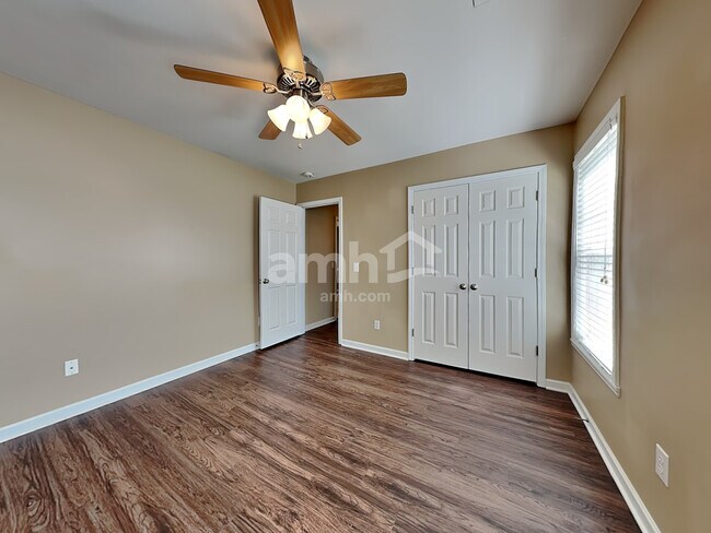 Building Photo - 1956 Longburn Dr