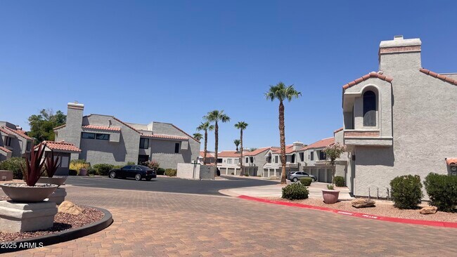Building Photo - 10055 E Mountainview Lake Dr