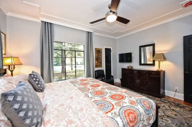 Building Photo - 600 Hermitage Ct