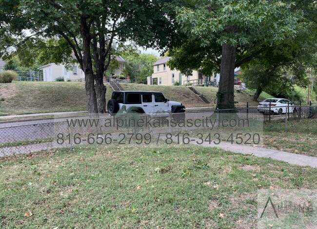 Building Photo - Huge Bonus Room, Vouchers Accepted