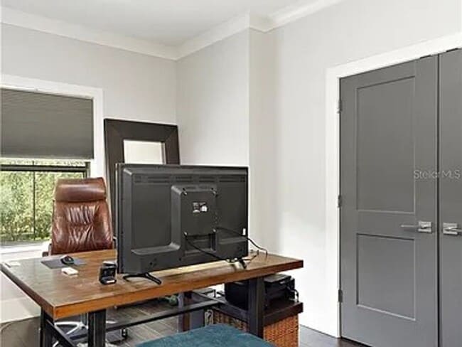 Building Photo - Exquisite 4-Bed, 5.5-Bath Executive Retrea...