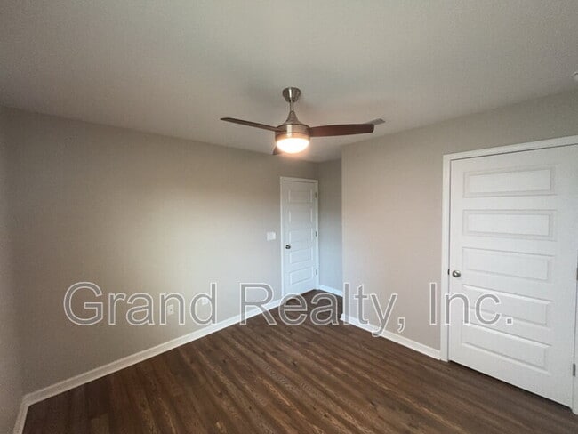 Building Photo - 5583 Guinevere Ln