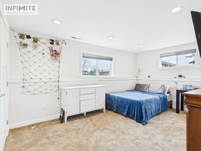 Building Photo - Great Four Bedroom!