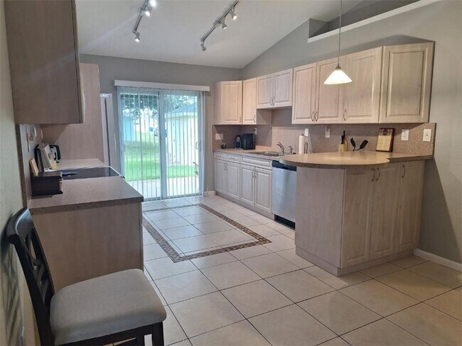 Building Photo - 246 S Wimbrow Dr