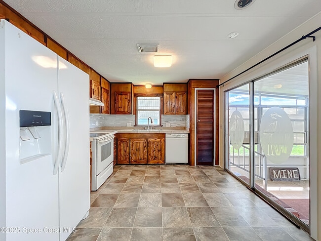 Building Photo - 568 Jennifer Cir