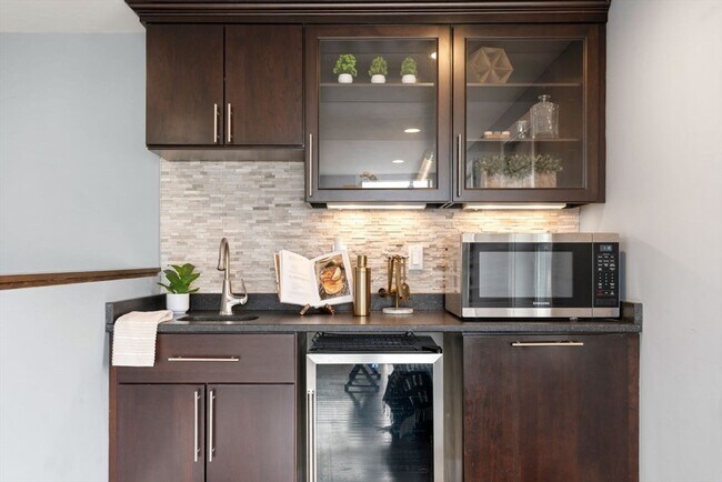 Building Photo - 12 Mohawk St