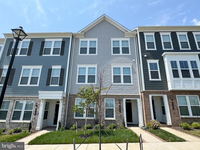 Primary Photo - 1745 Riverbluff Ave