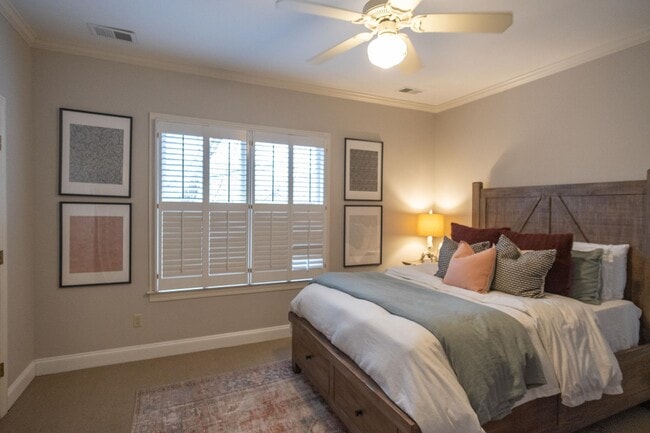 Building Photo - 525 Rienzi Dr