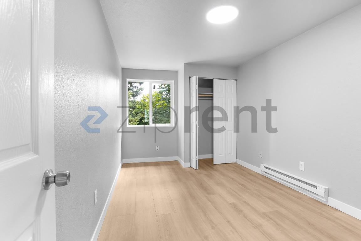 Building Photo - Unit